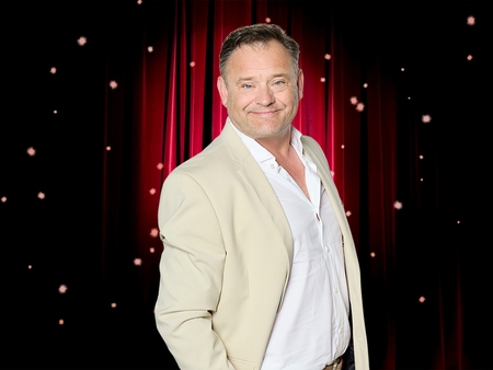 Oplev Troels Malling i Pejserevyen på Hotel Pejsegården