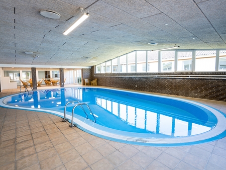 Indendørs swimmingpool på hotelophold